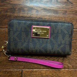 Michael Kors wristlet/wallet